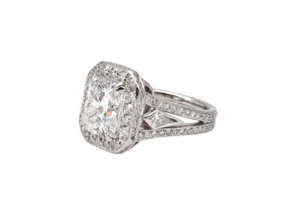 Spectacular 4.01 Ct Radiant Diamond Engagement Ring - Image 2