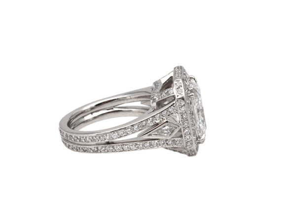 Spectacular 4.01 Ct Radiant Diamond Engagement Ring - Image 3