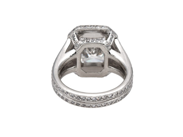 Spectacular 4.01 Ct Radiant Diamond Engagement Ring - Image 4