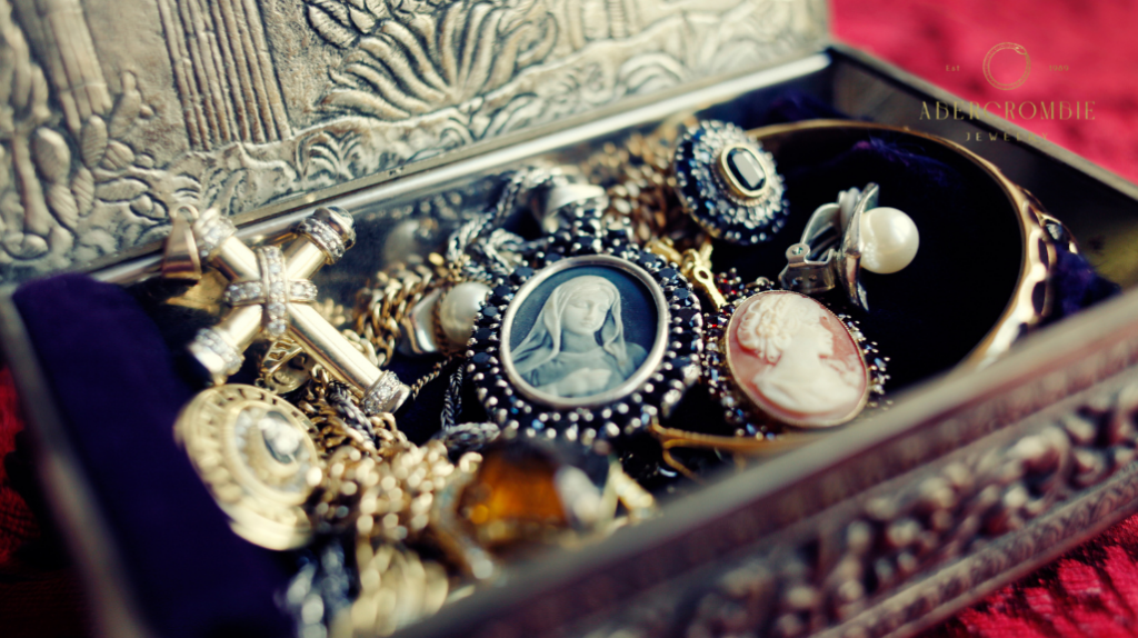 vintage jewelries