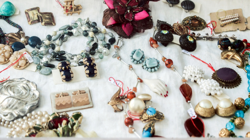 assorted jewelry lot