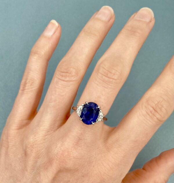 Platinum   6.32 Ct Sapphire + Diamond Ring - Image 5