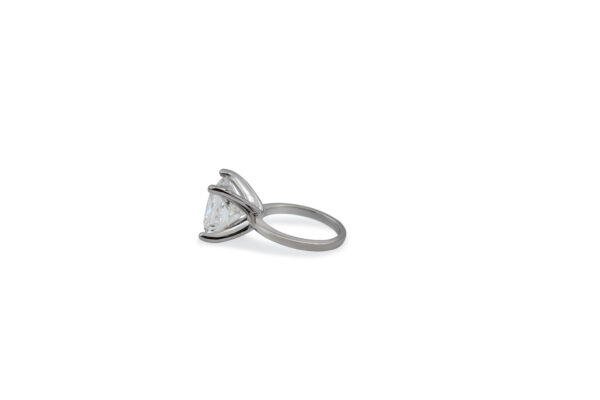 6.01 Ct Diamond Solitaire Ring - Image 4